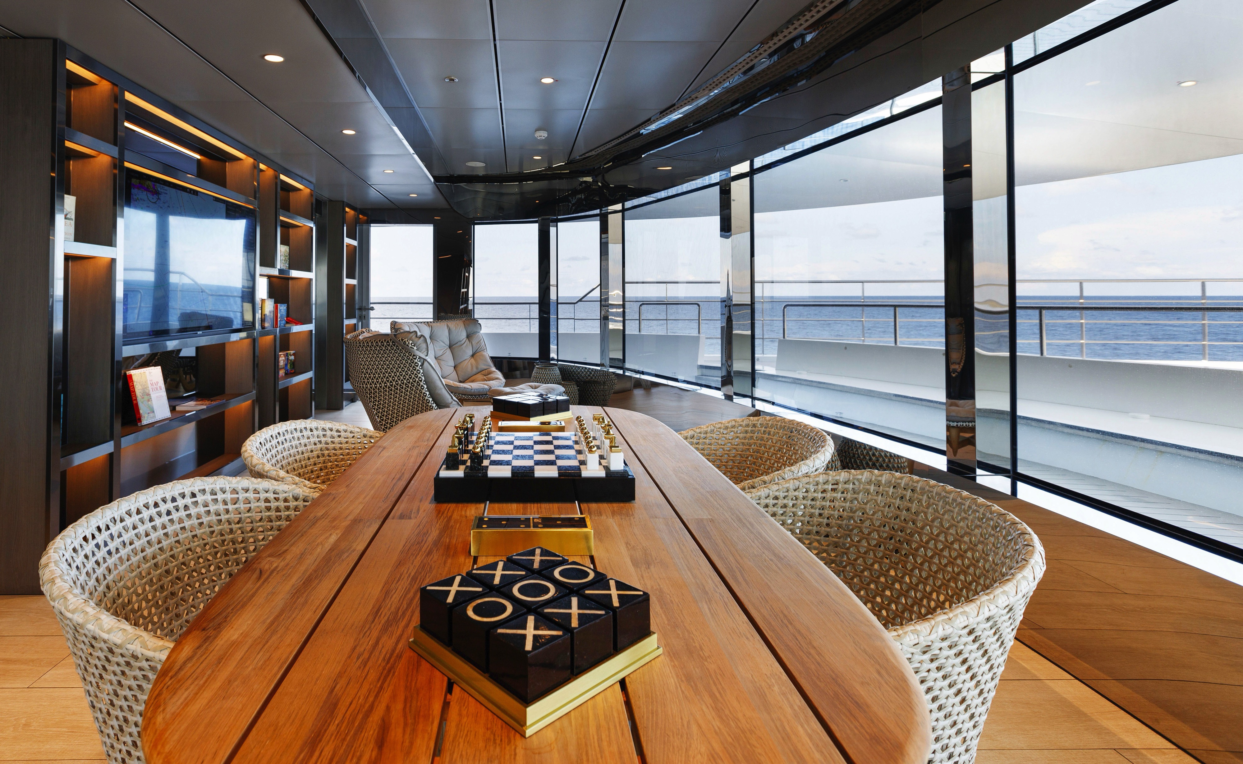 Emerald Sakara - Observation Lounge